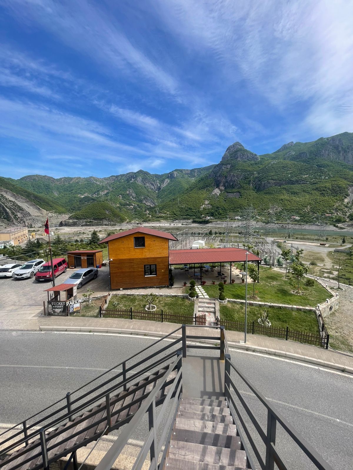 Panorama's wooden lodge with view of the Albanian Alps and Koman valley